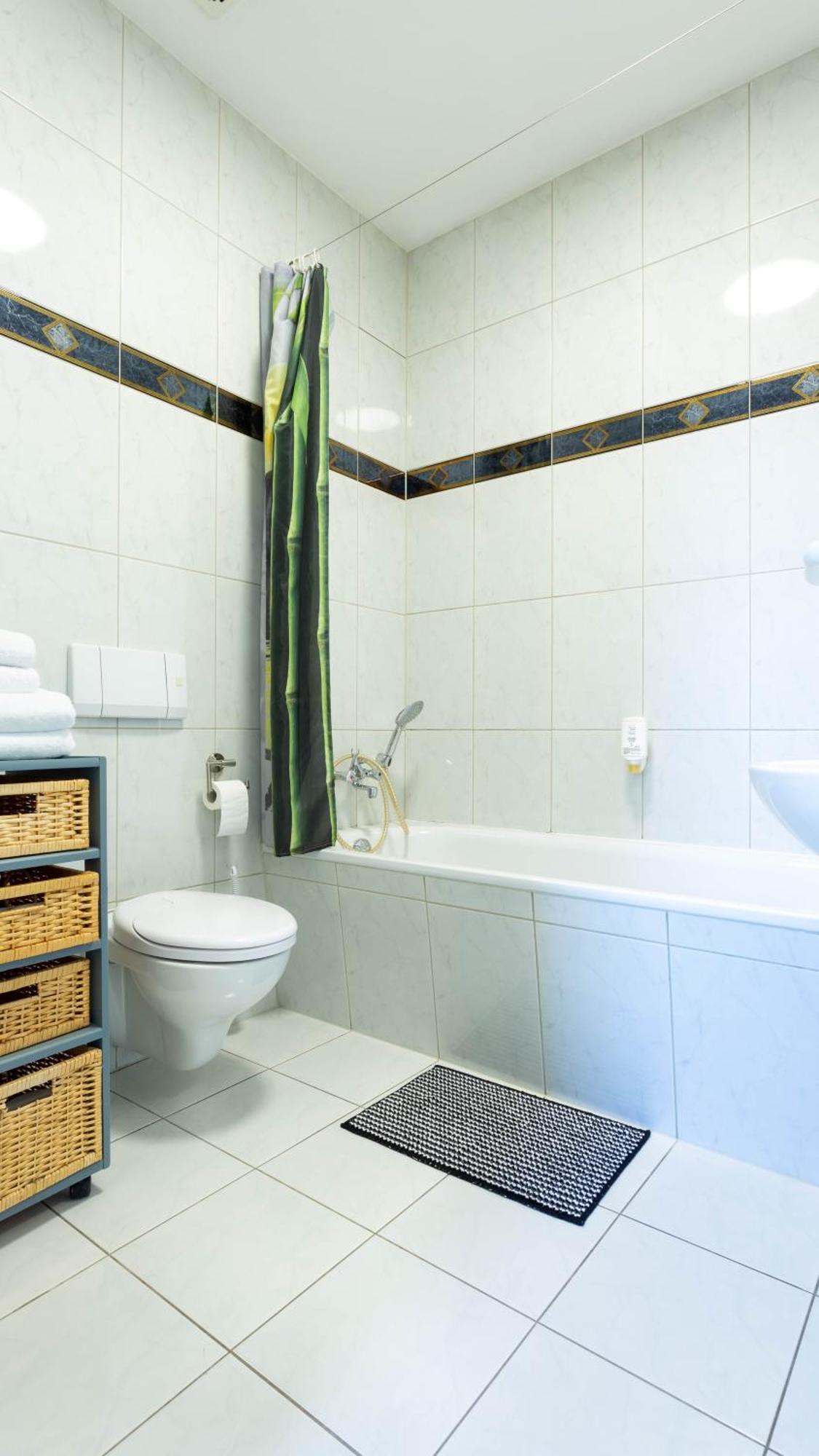 Smiles Homes 52m2 Im Mauritius - Privatparkplatz Kostenfrei, Fruehstueck Buchbar, Direkt Im Zentrum Apartment Crimmitschau